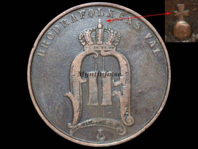 Svensk 5-öring 1897 med varianten "Normala korset", framsida med Oscar II:s monogram, "BRÖDRAFOLKENS VÄL" och S:t Eriksvapnet, bild från Myntinfo.se.
