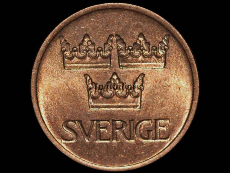 Svensk 5-öring 1972, framsida med tre kungliga kronor med text under "SVERIGE" . Bild från Myntinfo.se.