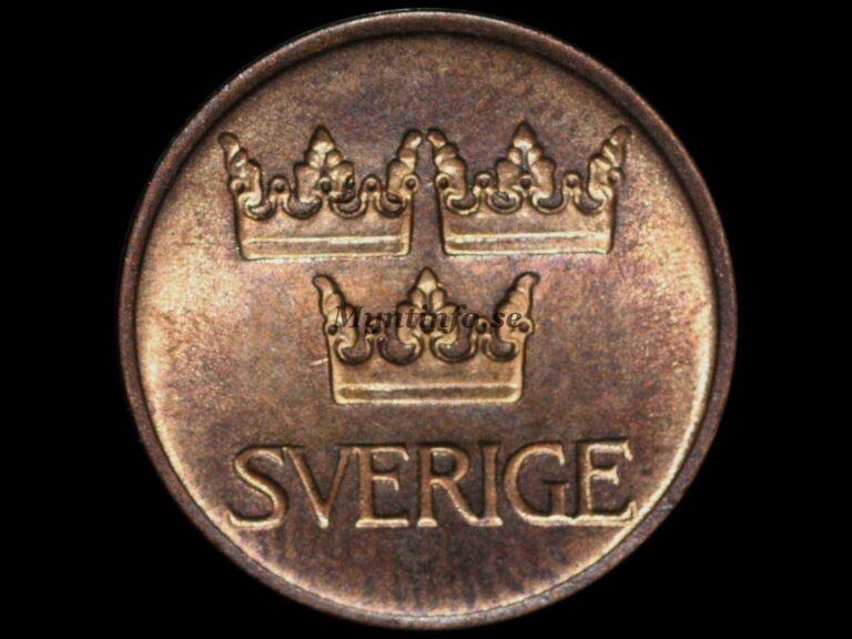 Svensk 5-öring 1973, framsida med tre kungliga kronor med text under "SVERIGE" . Bild från Myntinfo.se.